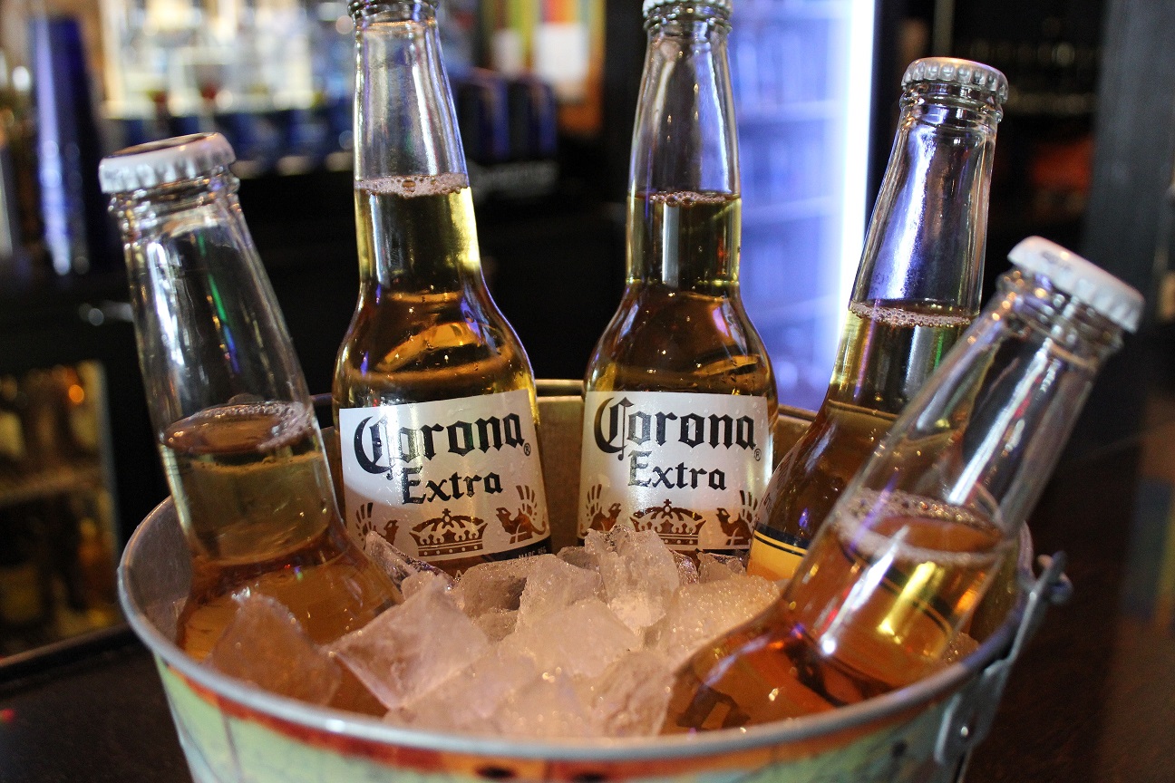 bucket of beer Southeast Texas, happy hour Nederland Tx, sports bar Nederland Tx, drink specials nederland TX