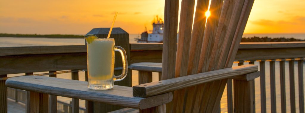 restaurant Crystal Beach, happy hour Crystal Beach, live music Bolivar Peninsula, Texas beach concerts, SETX entertainment guide, seafood Crystal Beach,